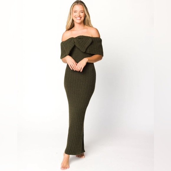 Worth Collective Aston Bow Front Maxi Sweater Dress in
Dark Green -Bump Friendly - Picture 4 of 8